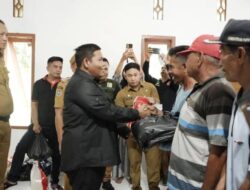 Ketua DPRD Dampingi Bupati Konawe Salurkan Bantuan pada Warga Terdampak Angin Puting Beliung